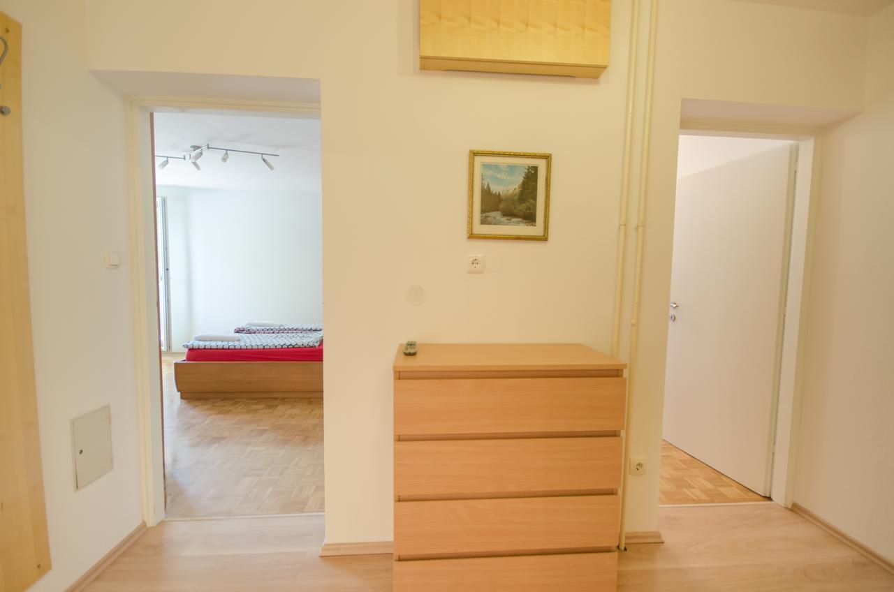 Apartment Near The Train Station Ljubljana Extérieur photo